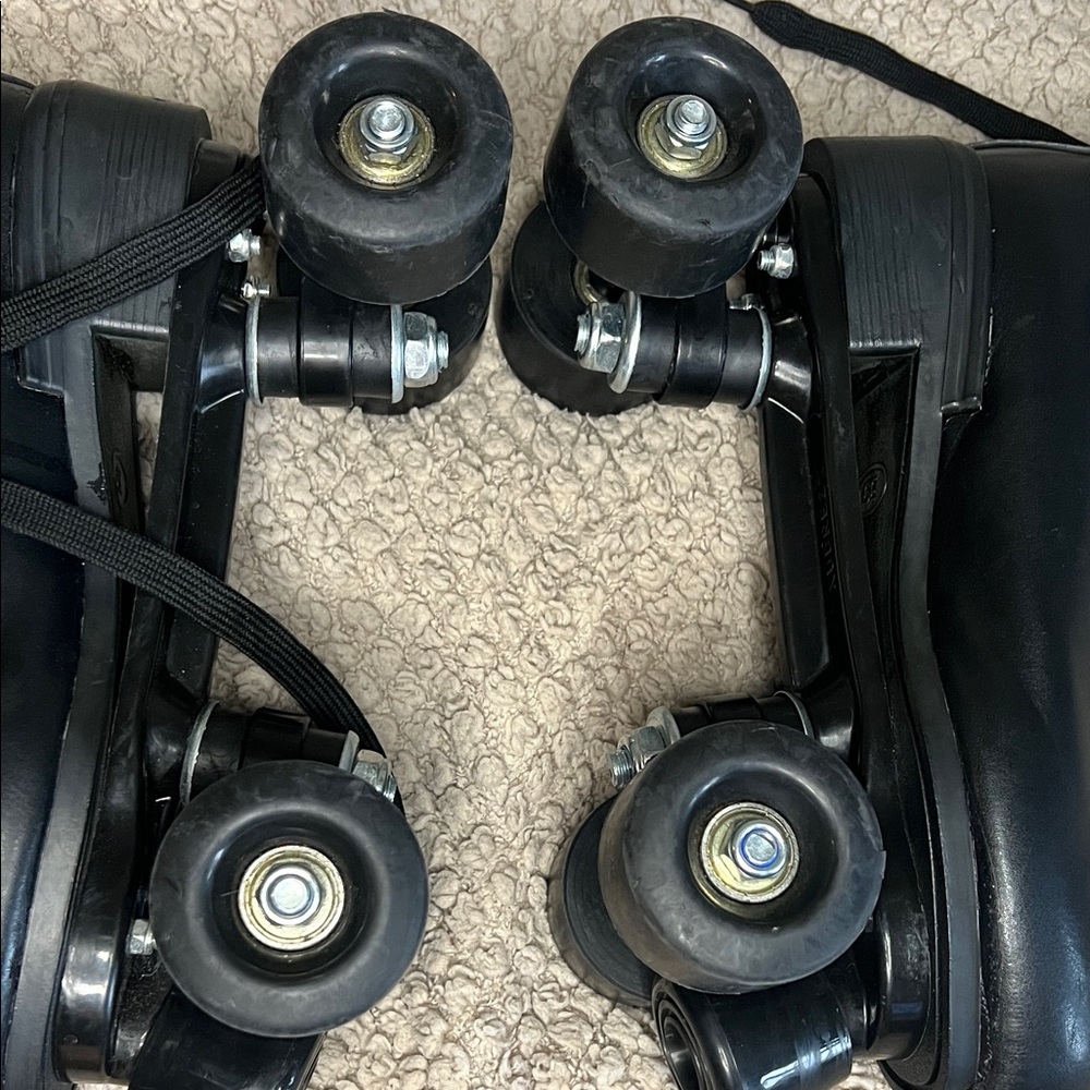 Black Roller Skates w/ Bag - Picture 6 of 9